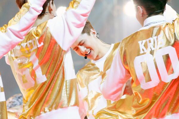 Monsieur94_sh's tweet photo. [PIC] 140406 SEHUN @ Peace &amp; Love &amp; Friendship Charity Concert -2- [Cr:Great-Escape] http://t.co/Xo8elu9zZx http://t.co/tgi0h7SM7y