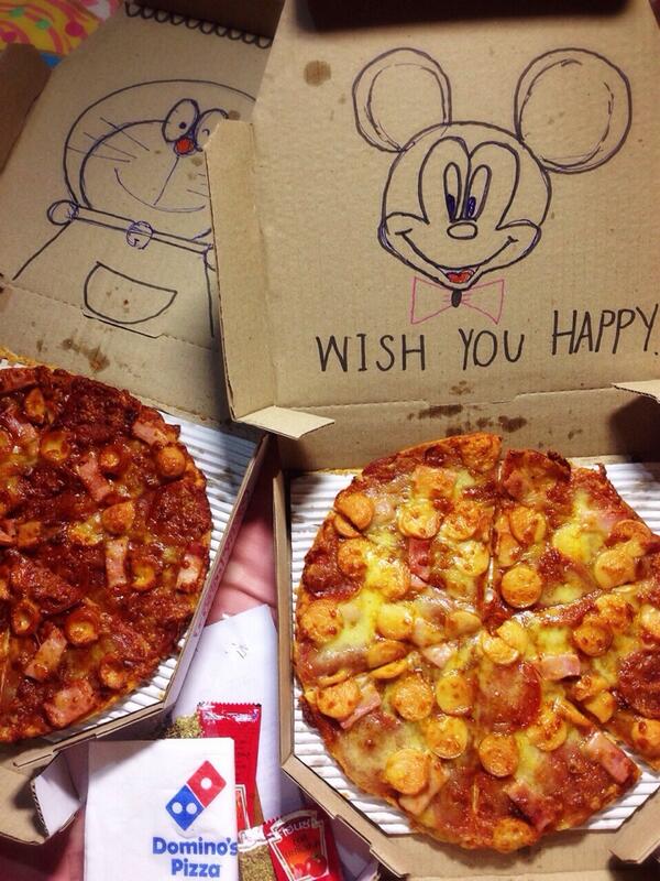 PinkuNeko's tweet photo. สั่งให้วาดการ์ตูนมาให้วาดจริงด้วย น่ารักจริงๆ :) (@ Domino Pizza (Sukhumvit 77)) https://t.co/Fo4Qyj0opz http://t.co/8d8ZwiSkKO