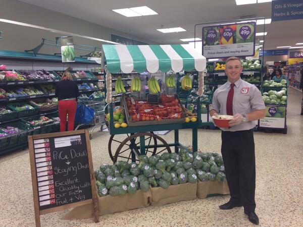 Trading strong <a href="/2440East/">Tesco East Didsbury</a> Dean trading apricots at front of store with strawberry tasters 🍓 <a href="/4thkate/">Kate Forth</a> @Llittle25