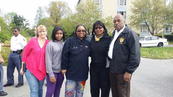 JDMiller4502's tweet photo. Sheriff High and constituents #suitlandcommunityday http://t.co/pCBiVeU2k0
