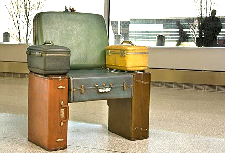 lxtb's tweet image. Do you have some old suitcases left? Why not build a chair with them? :-)