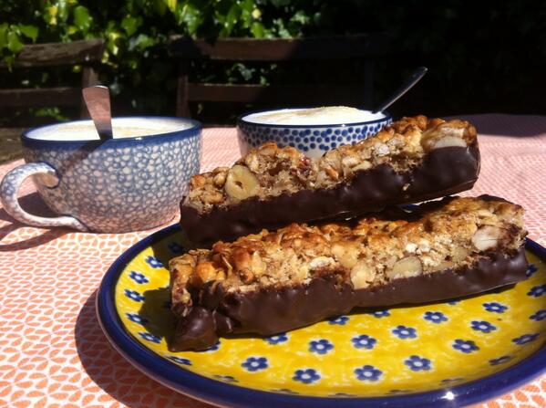 PureandPie's tweet image. Lekker, een zelfgemaakte #mueslireep. Genoeg energie voor het sporten!