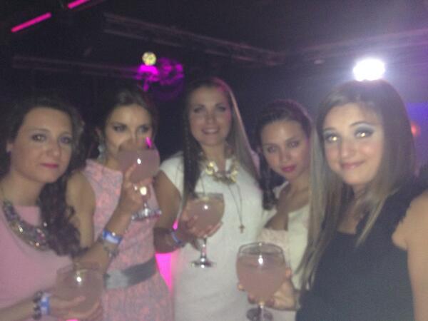 CELIAA__'s tweet photo. Despidiendo la buena vida como debe ser. 🍹🎉 http://t.co/xvloxb43e7
