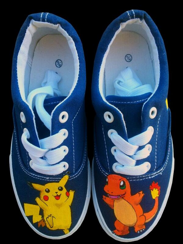 Divertidas #zapatillaspintadas del #pokemon para javier! Todos los modelos en misszapatillaspintadas.hol.es