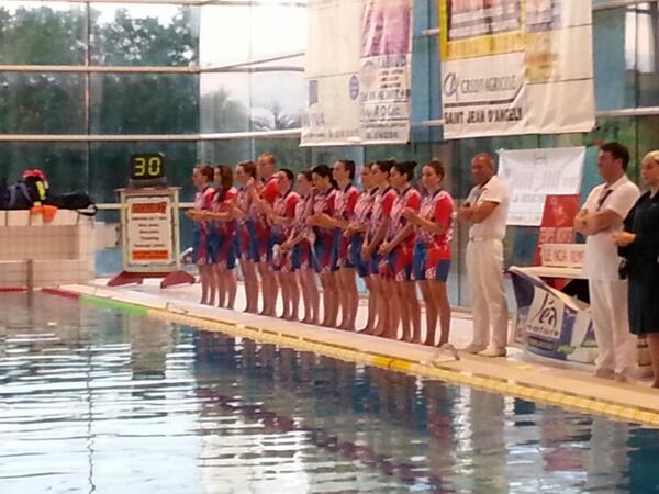 OSdelinfo17's tweet image. Les filles du NCA de #saintjeandangely sont prêtes à affronter Bordeaux. #waterpolo #proadames