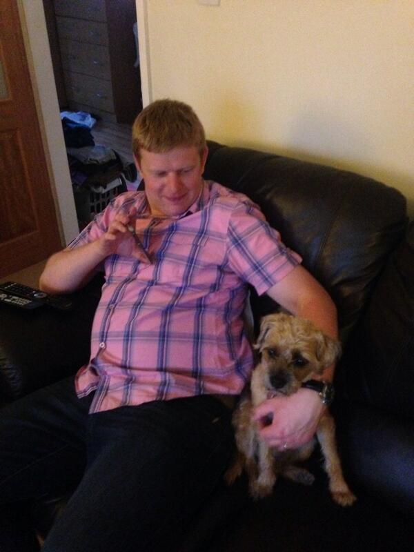 @LeedsJJo <a href="/leeslator/">Lee Slator</a> cheers uncle Lee