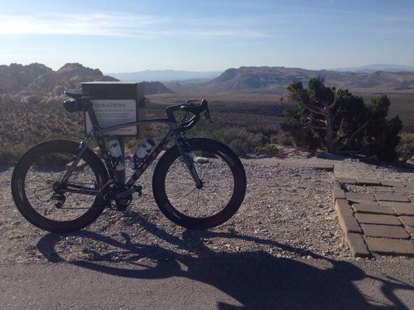 wayneposner's tweet photo. Awesome day for #cycling the #redrockloop in #vegas.  RT @velolook http://t.co/CAwVTZCBYG