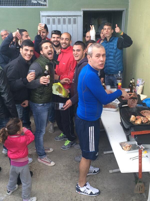 CUSCagliari's tweet photo. Un brindisi alla salvezza. #ForzaCus #Cuuuussss http://t.co/Vkqef08cVv