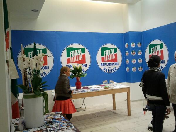 In sede <a href="/forza_italia/">Forza Italia</a> #padova Il 25 maggio si cambia! Vota il rinnovamento! @berlusconi14 <a href="/Marin63Marco/">marco marin</a>