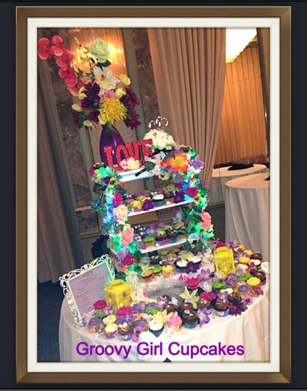 CupcakesRGroovy's tweet photo. What a groovy day to get married. Congrats to JT &amp; her Hubby. She asked for bright, bold &amp; different. GGC is WINNING http://t.co/nk9h45HlSA