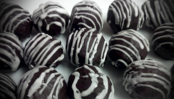 maslagrillade's tweet photo. Happy Derby Day- Your Mint Julep Truffles await your celebration after dinner tonight! Courtesy @janaruby http://t.co/5Yan5UNCjt