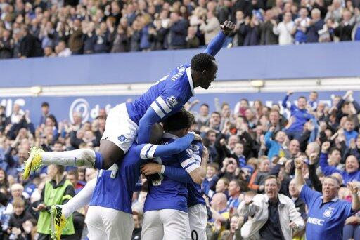 jcefc's tweet image. “@RoperCarl: Evertonians clearly unhappy after Everton&apos;s first goal today  #coyb” #classfans