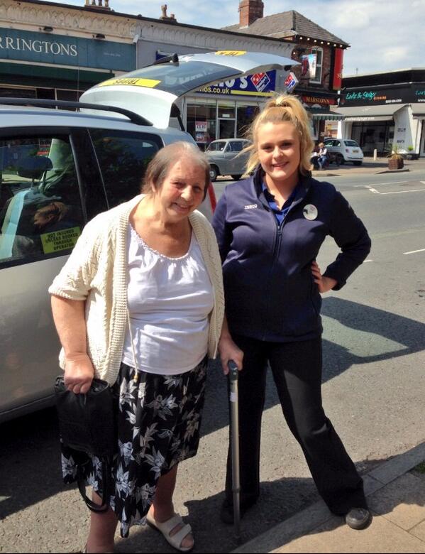 Jimmy_Tesco's tweet photo. Shaye going the extra mile for customers in Didsbury #ServiceSuperstar @Lindsaytesco @PaulGriffin18 @philwoodhouse http://t.co/47DCmHlNDJ