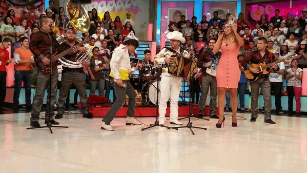 mxuroa's tweet photo. @_TitoTorbellino en @SabadazoOficial @OMARCHAPARRO @ceci_galliano http://t.co/ibkC4h4tmJ