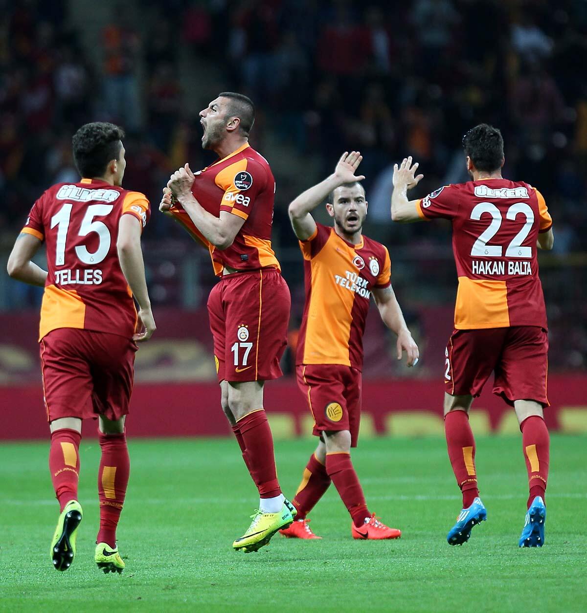 Gs de. Galatasaray 2013. Galtas. Galatasaray 2013. Футбольный клуб galatasaray.