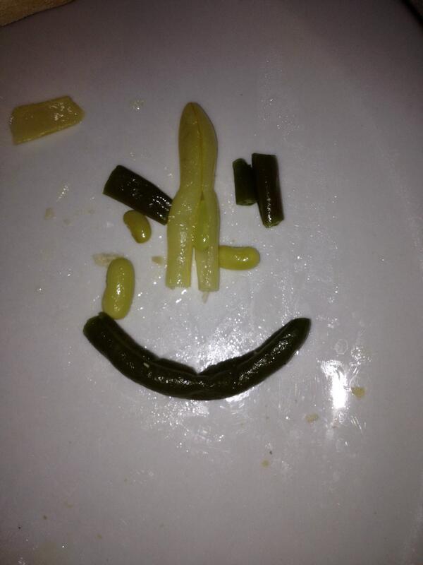 Smile for green beens #foodporn #lolzzz  #joashandjen