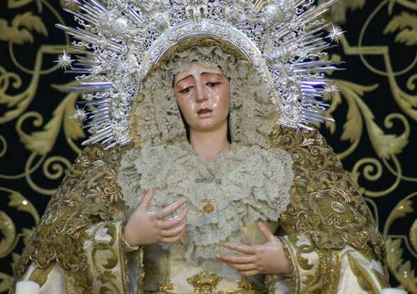 Una estrella se ha persido
Y en el cielo no aparece,
En Sevilla se ha metido
Y en Triana resplandece.