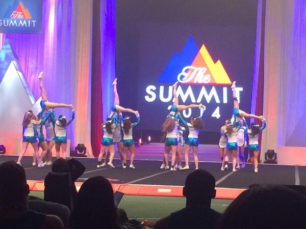VarsityAllStar's tweet photo. Unique transitions into stunts, full up into over stretches from Northern Lights All Stars Chaos. #TheSummit14 http://t.co/l0RUFGCCVB