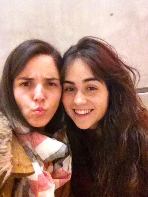 Pola_95's tweet photo. "@marikii: Gran noche con la pocket @Pola_95 #bn #gabon http://t.co/EshZ68j1Mx"