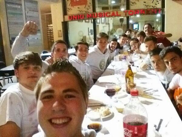 clvrosari2014's tweet photo. Empezamos la enrramà 2014! #CLV2014 http://t.co/PTooCcjnL2
