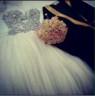 rahafh1_'s tweet photo. "@5Nxst: 🌹

حِكآيه مؤلِمه ، بِدآيتهآ احبك ،
وَ نهآيتهآ كلّ شئ قِسمة وْ نَصيبْ ..! http://t.co/z59q4NBSBx"