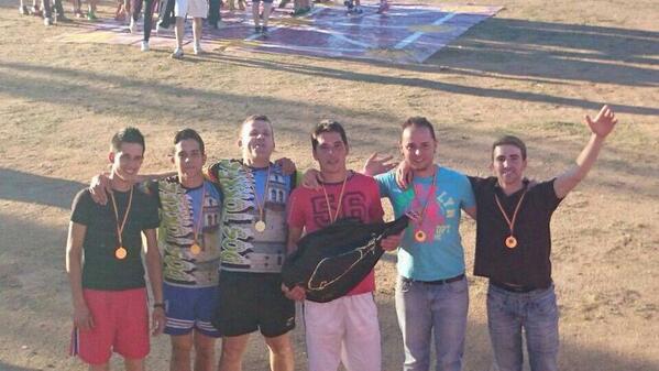 IsaacMR10's tweet photo. @sebajm95 @pakito2ts @yo_koky jaime julian e @IsaacMR10  ganadores del gran prix de @Torrecamponews  ¡¡ Campeones!!! http://t.co/rWr9EuF8pt