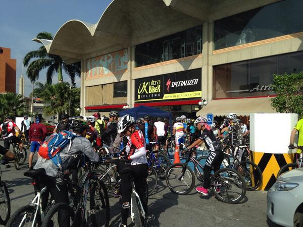 danivalen05's tweet photo. Gracias a los amigos q nos acompañaron hoy al paseo en apoyo a @AlfonUBX se les quiere..@ultrabikex http://t.co/mEyqQofVRD