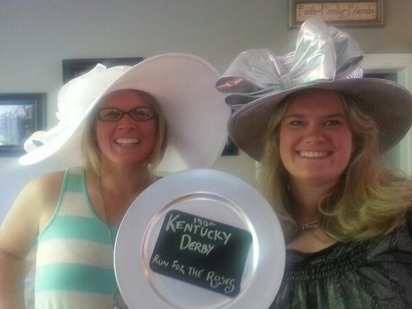 raisinhales's tweet photo. First tweet- worth it for the hats! #KentuckyDerby http://t.co/U0xkAKSrFt