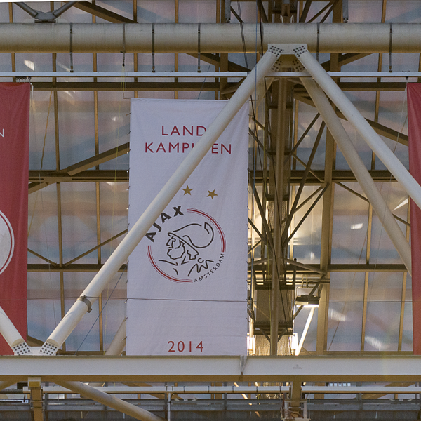 AFCAjax's tweet photo. Hij hangt! #ajanec #4oprij http://t.co/wnz0zXoNP7