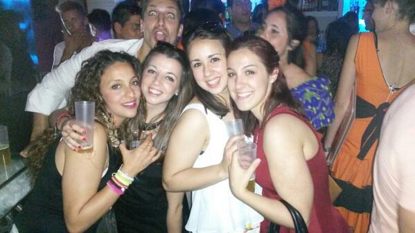 AnaVilchez3's tweet photo. "@MelodiaPerea: Guapisimassss muakkk!! @AnaVilchez3 @ana_9_5 http://t.co/bCW6lQYBnF" guapaaa tuu