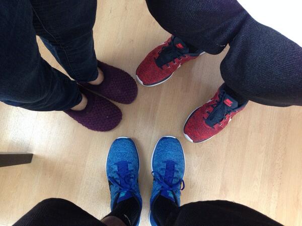 veeektooor's tweet image. #teamflyknit + mom&apos;s slippers