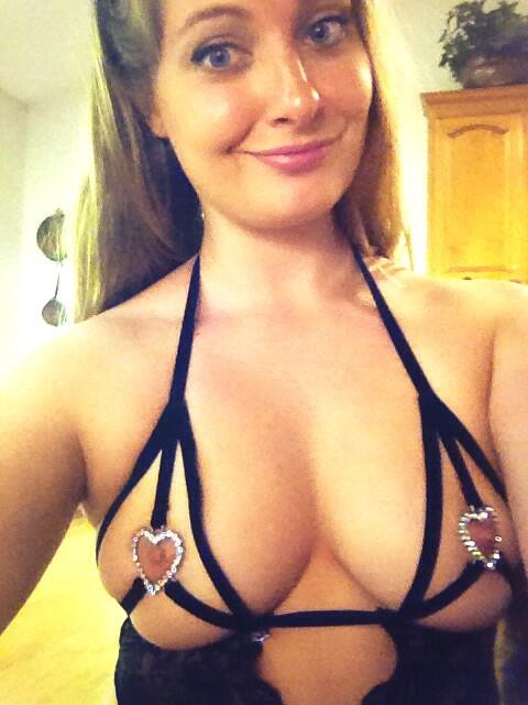 Annnnnd my computer died!!! Be back in a sec http://t.co/R33HGAkZgK<a href="/tag/vote"class="tags"><span>#vote</span></a>