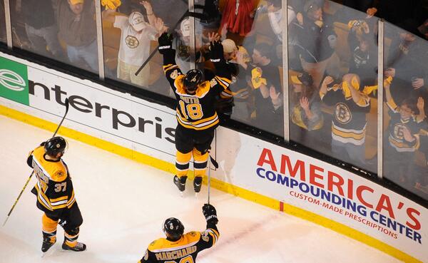 NHLBruins's tweet photo. "Krug, feeding one across...Smith SCORES!" Watch the game-winner: http://t.co/zbBXsuBHyj http://t.co/FQbaob2tol