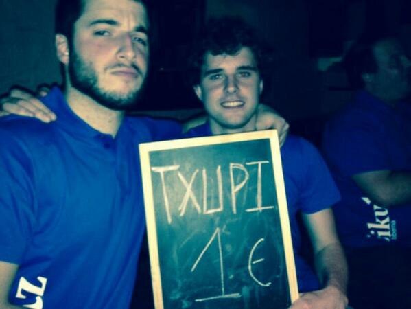 BikutzAF's tweet photo. Al loro!! http://t.co/UlVAvMgzLO