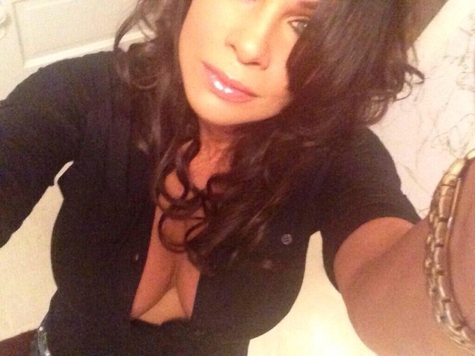 Franks all nite party tonight!! http://t.co/PmO6kJm06U