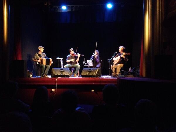 pepberga's tweet photo. La criatura verda al@musiclub de l'orfeo d'Olot. Ambient genial http://t.co/gCxxxnOrd6