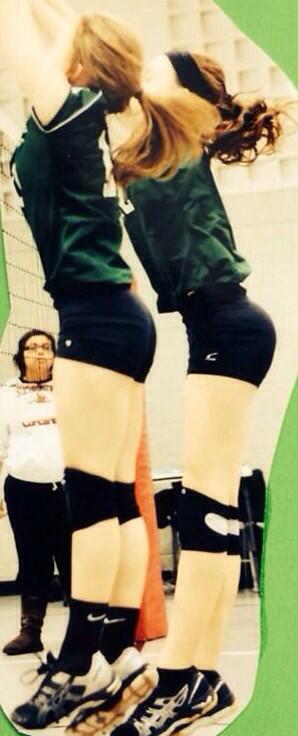 RandomWTFBRO's tweet photo. Annie and emily showing us there asses http://t.co/R4B5JUww32