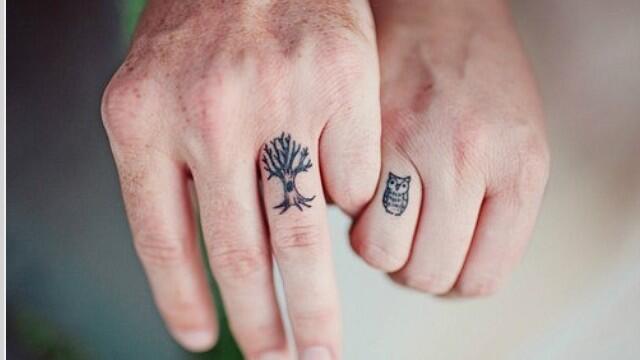 X 上的Skin as a Canvas：「Tree and Owl Finger Tattoos! #Tattoo #Tree #Owl  #TinyTattoos http://t.co/6ndpInpzSV」 / X
