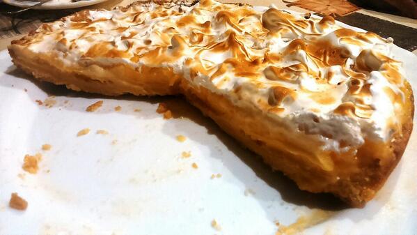 KalosWeblog's tweet photo. Mi tarta de crema de limón con merengue, de @SamySpain, como la que hicieron los concursantes de @MasterChef_es! http://t.co/bRcJVUzo4e