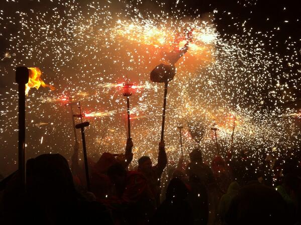 Els Diables de #Cerdanyola, en acció fa una estona... <a href="/fures_diables/">Diables Cerdanyola</a> #roser2014