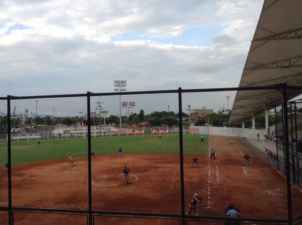 JUEGO FINAL Venezuela Vs República Dominicana 
Segunda entrada Venezuela (0 carreras - 2 hits) Dominicana (0 carrera)