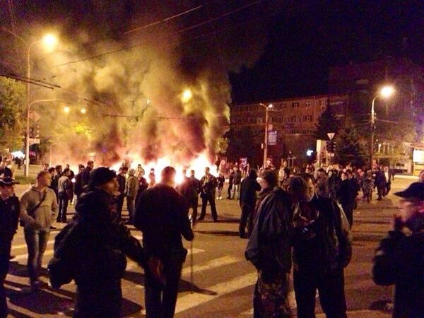 Clashes near Mariupol city hall