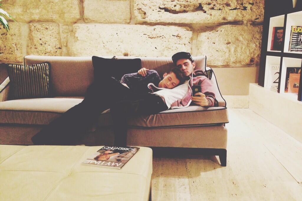 BmvqAUeIAAAjzRJ.jpg:large