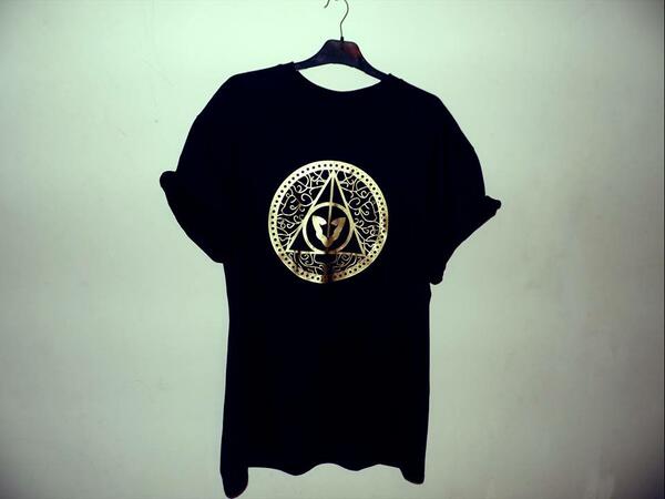 UrbanFox_'s tweet image. 24hr competition! RT for the chance to win a Tee! 1 male &amp;amp; 1 female winner will be chosen @11:00pm tomorrow #ITSFREE