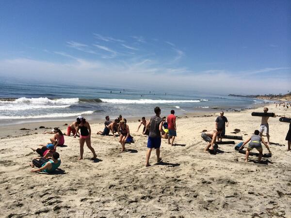 InstofMotion's tweet image. Practicing what we're teaching in Level 2 Mentorship on the warm beaches of Sun Diego #staycurious @ideafit