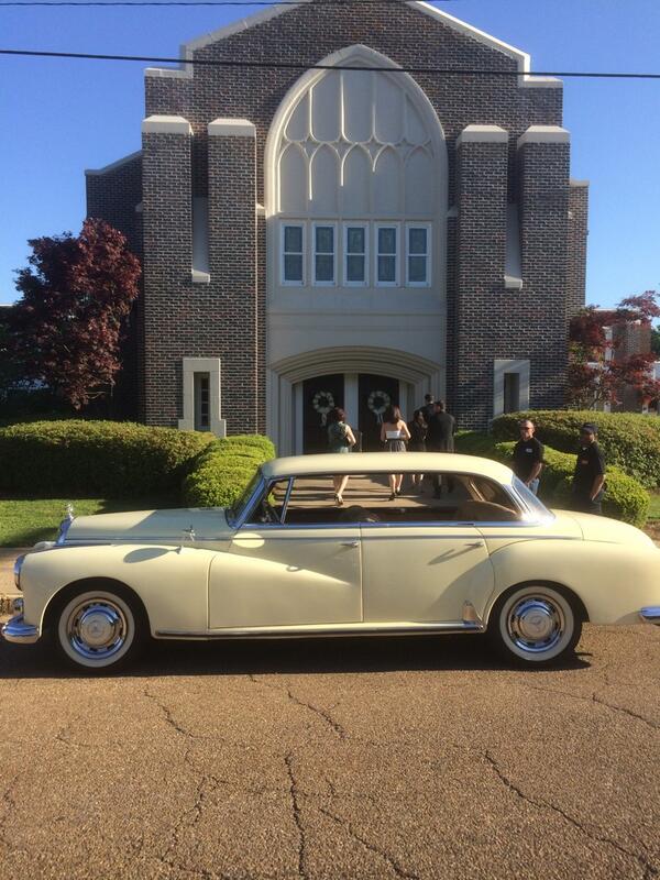 SpecDayCarSvc's tweet image. A nice "stand-in" tonight :-)
#wedding #mississippi #fondren #finditinfondren