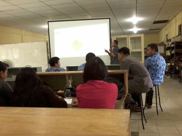 Seminar dosen fisika oleh Yudha Arman S.Si, M.Si