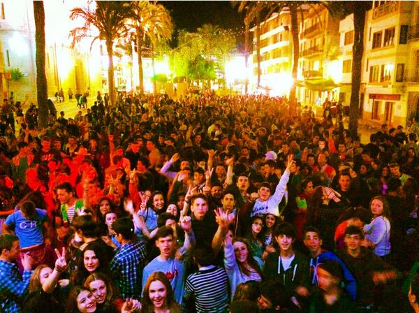 SantiBertomeu's tweet photo. : : ENORMES : : #FestesBenissa2014 DiscoMòbil fora de Programa #Anyades BRUTAL @FestersBenissa ¡¡GRÀCIES!! RT http://t.co/41PVssSEqB