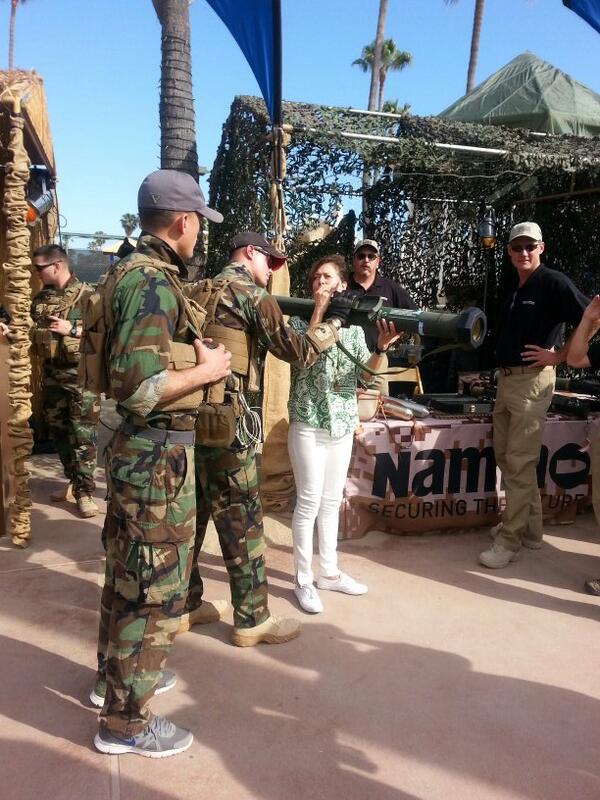 morrowchris's tweet photo. Teach me to shoot a launcher #eliteforcesevent @sealnswff http://t.co/uB7Er5EzUI