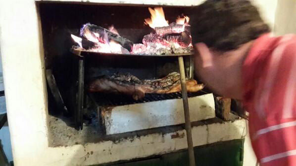 pablobognar's tweet photo. @santi_britos asando el chochan http://t.co/rFsJgzlMor